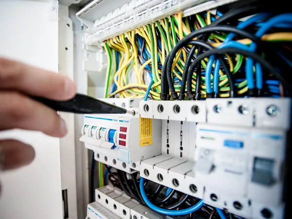 Modernizacja rozdzielnicy — Elektryk Wiśniewski