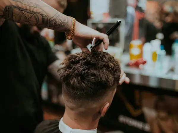 Strzyżenie nożyczkami w Barbershop Nowak